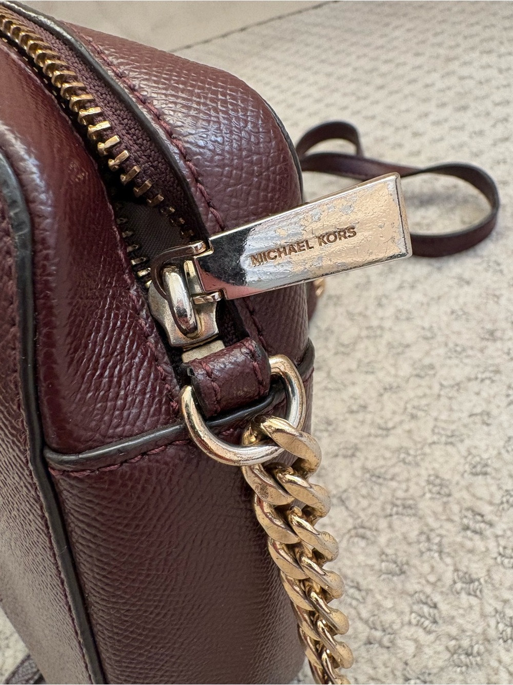 MICHAEL KORS Leather Crossbody with Gold Chain - Picture 3 of 7